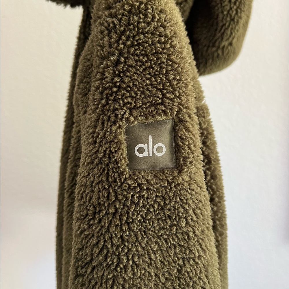 Alo Yoga Foxy Sherpa jacket in Dark Olive